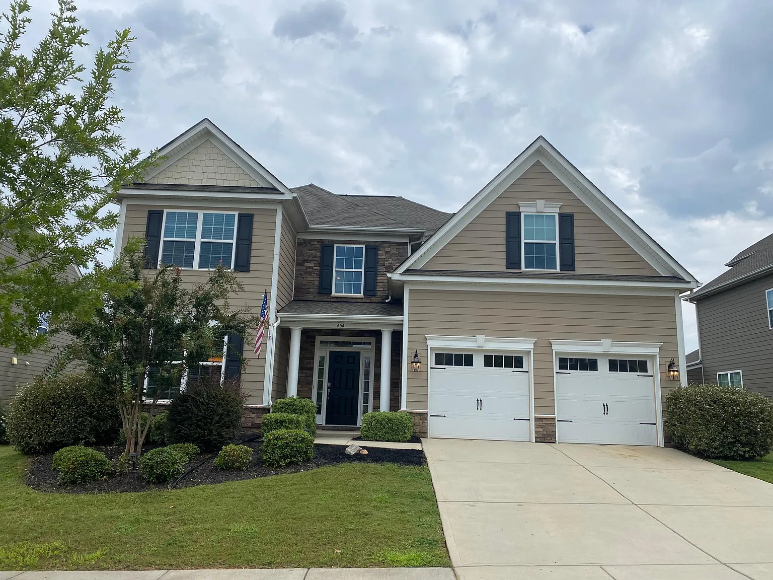 454 Livingston Dr — Photo 2