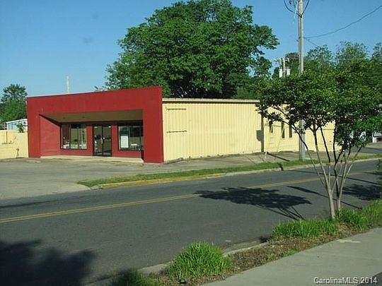 2nd image of 1453 Cherry Rd