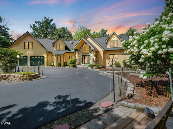 111 Bass Ct, Lackawaxen, PA 18435