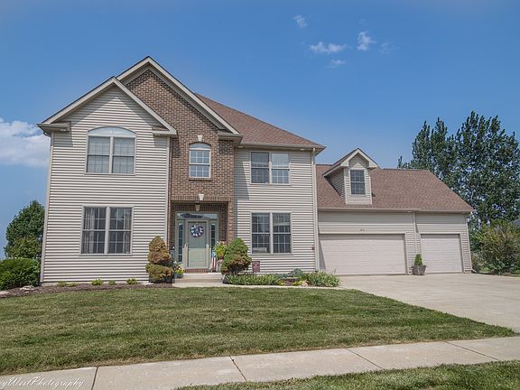 2nd image of 1253 Omega Circle Dr