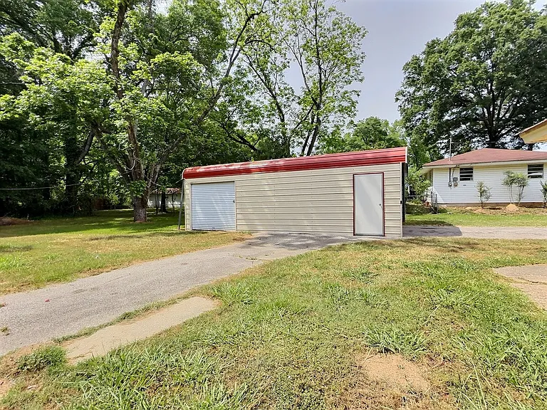 168 Grovewood Ct — Photo 17