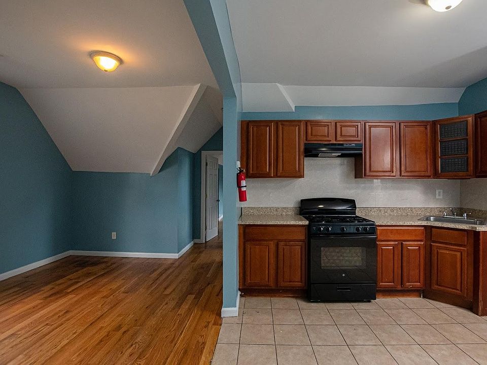1st image of 41 Fabyan Pl #3