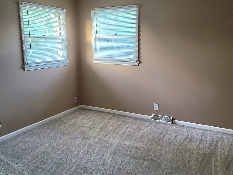 4038 W Green Tree Rd — Photo 10