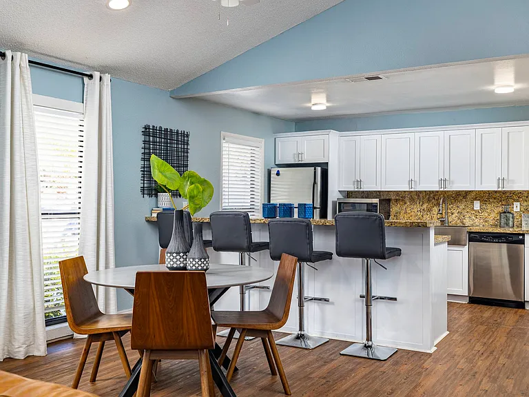 Meridian Luxury Condominiums — Photo 51