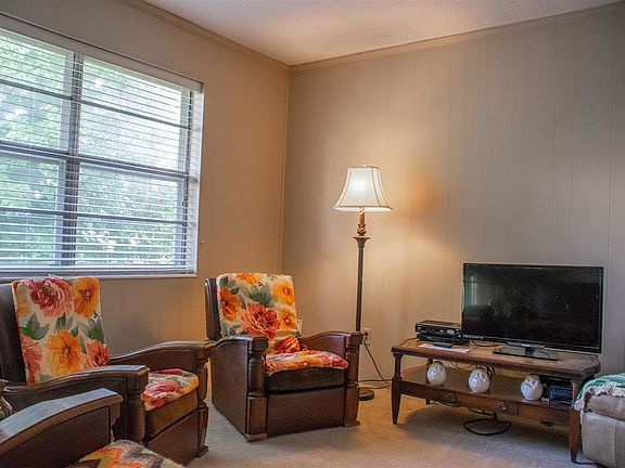 5th image of 3502 Crawford Dr SE