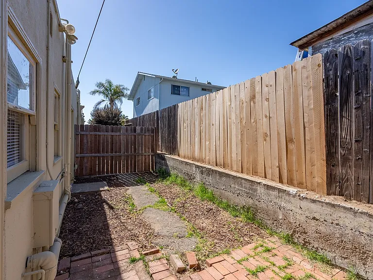 359 N 16th St — Photo 53