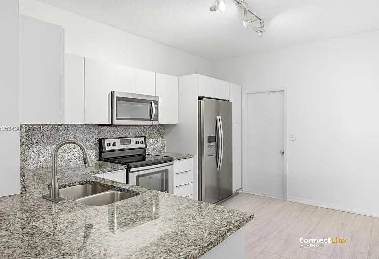 2066 Madeira Dr — Photo 7