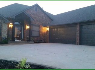 1125 Kelsi Dr, Moore, OK 73160
