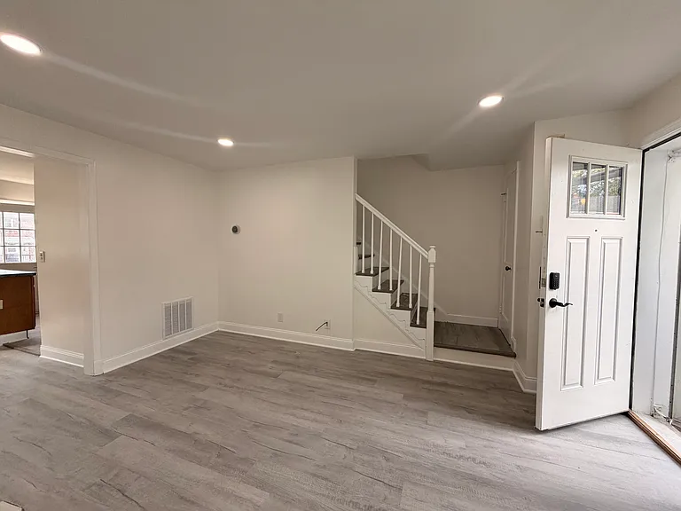 1504 Kirkwood Rd — Photo 2