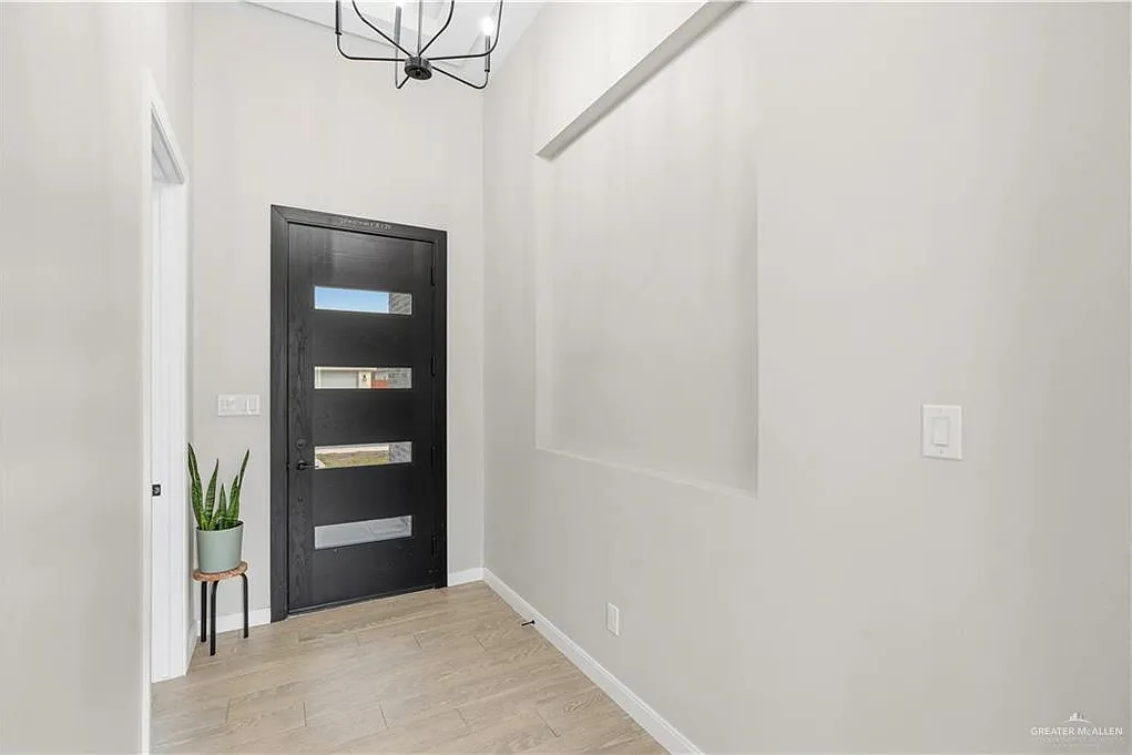 4 bed, 2.5 bath, 2202 sqft, $2,700 — Photo 3