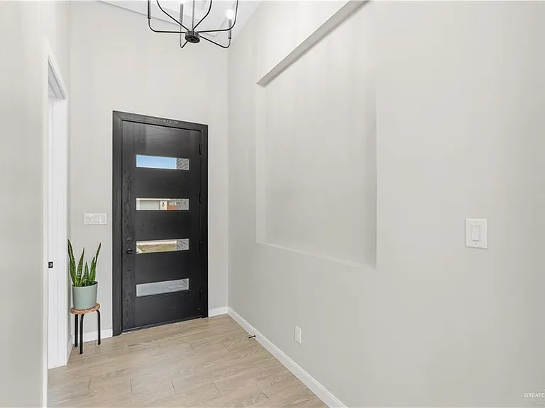 2813 Kilgore Ave — Photo 3