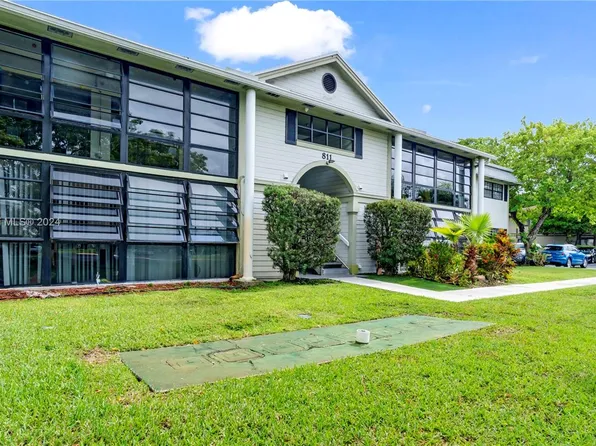 811 NE 199th St APT 207-33, Miami, FL 33179