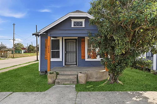 2420 Stevens St Photo 1