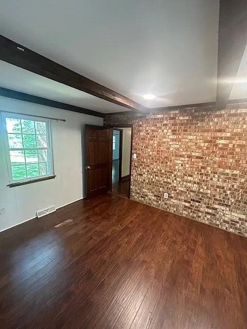 3 bed, 1850 sqft, $2,500 — Photo 4
