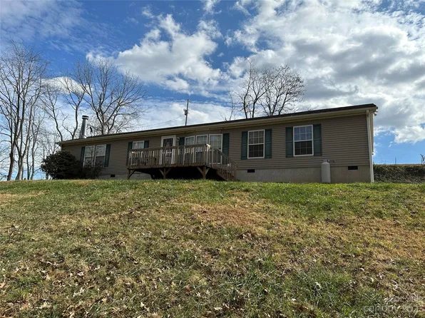 27 Old Chapman Pl, Leicester, NC 28748