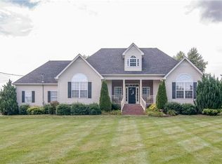 525 Red Fox Dr, Burns, TN 37029