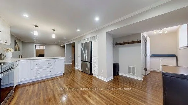 219 Beechgrove Dr #LOWER LVL — Photo 7