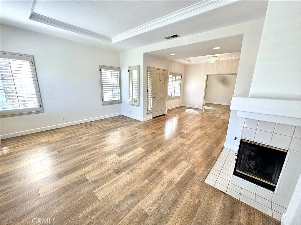 2 bed, 1045 sqft, $4,500 — Photo 4