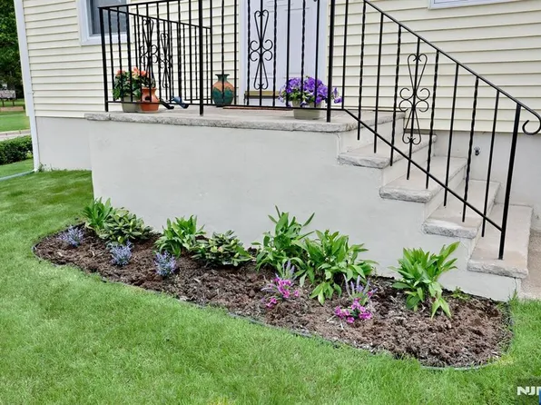 27-20 Kipp St, Fair Lawn, NJ 07410