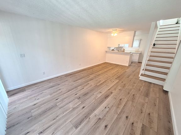 5th image of 6845 Hazeltine Ave #2