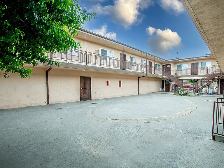 Figueroa Street Apartments — Photo 7
