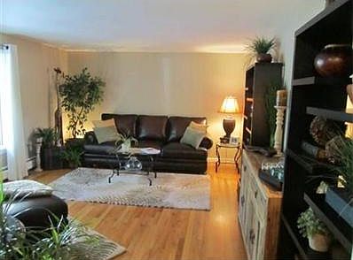 2nd image of 105 Woodstock Dr
