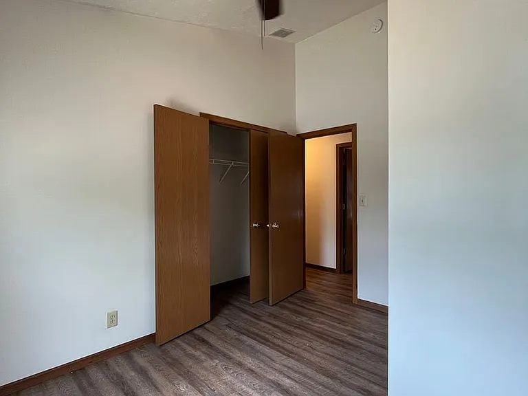1001 Fannon Dr — Photo 10