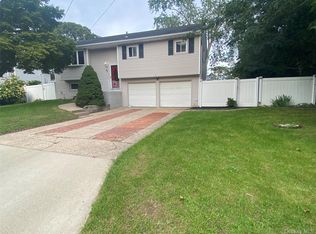 43 Newtown Ave, Selden, NY 11784