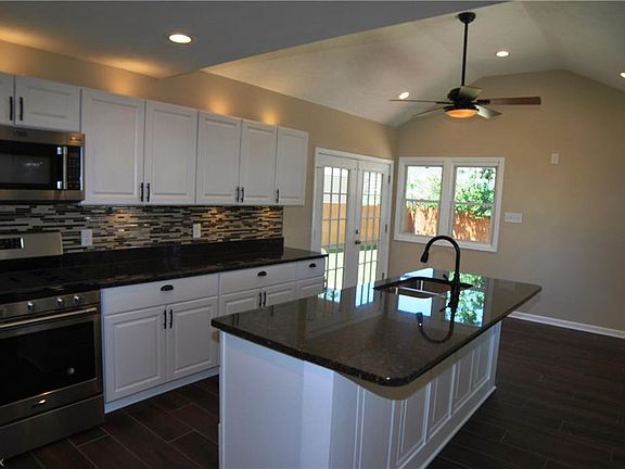 3rd image of 2740 Fairview Pl