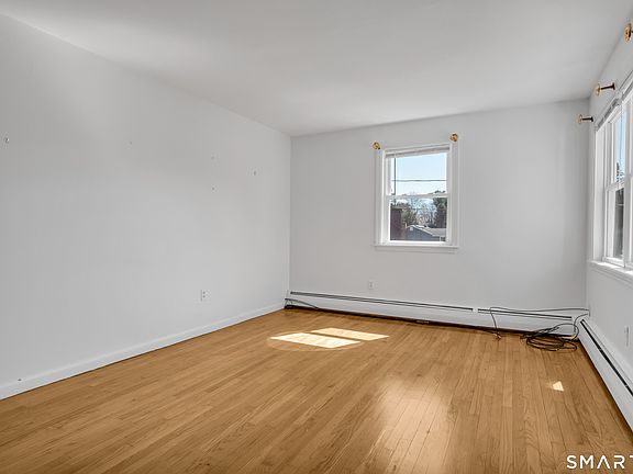 4th image of 38 Sunnybrook Lane