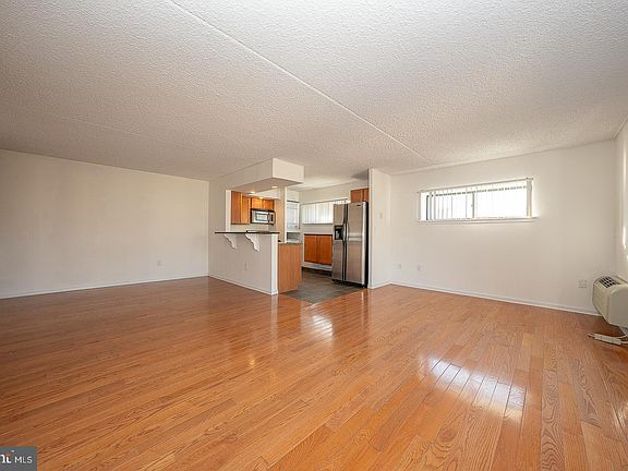 2nd image of 200 Lombard St #531