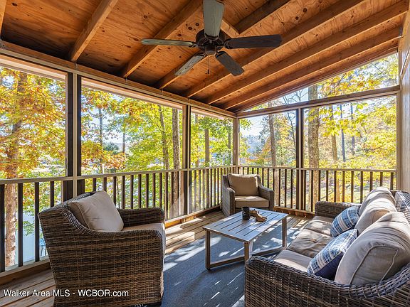 Image 3: Screened in porch