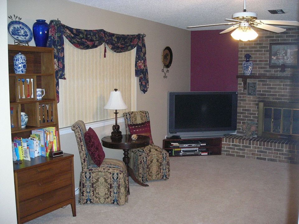 2nd image of 1030 Great Oaks Dr