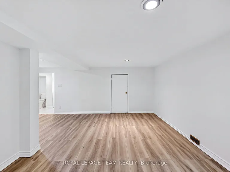 131 Acacia Ave — Photo 36