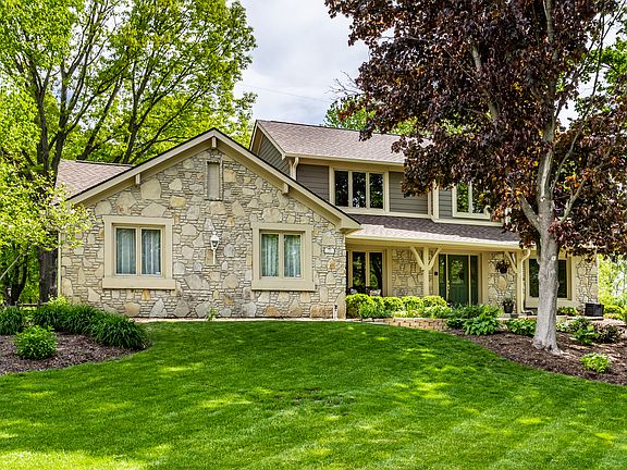 4th image of 725 Sugarbush Dr