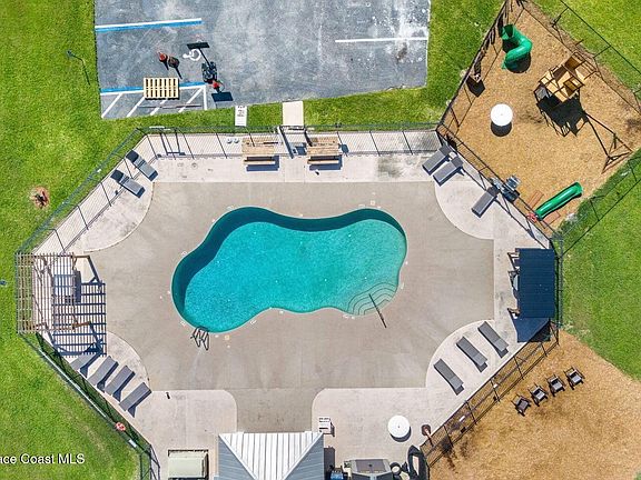 3rd image of 1512 Vista Lake Cir