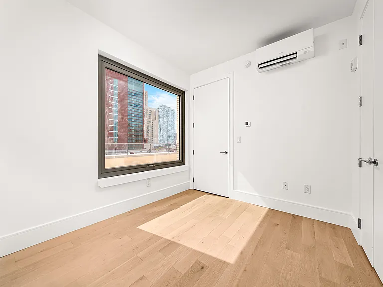 151 S Elliott Pl #8I — Photo 5