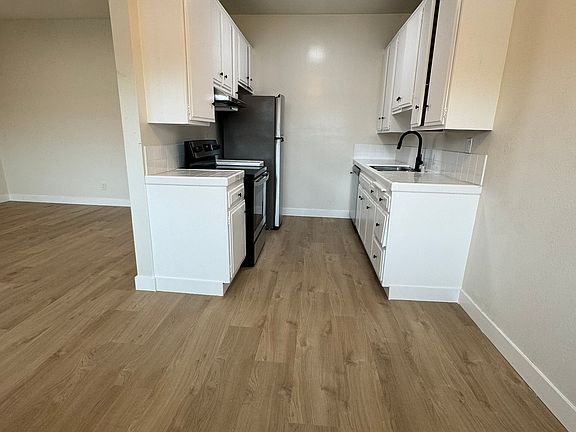 4th image of 326 W Queen St APT 12