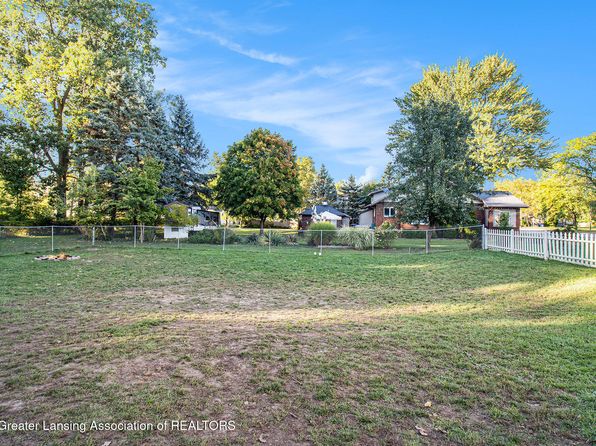 318 S Shiawassee St, Corunna, MI 48817