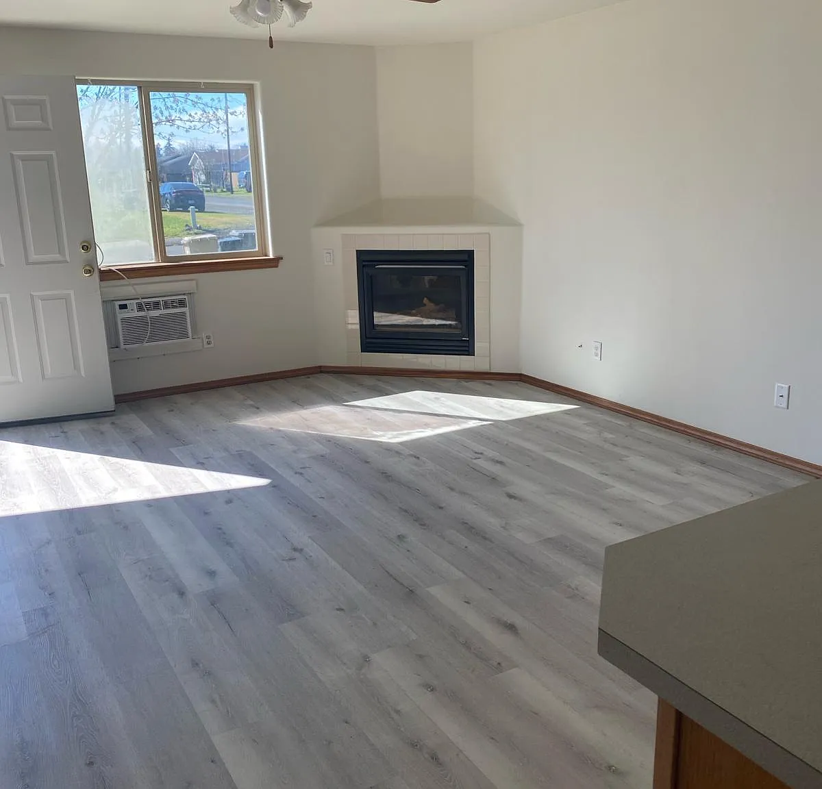 995 W Carolina St — Photo 3