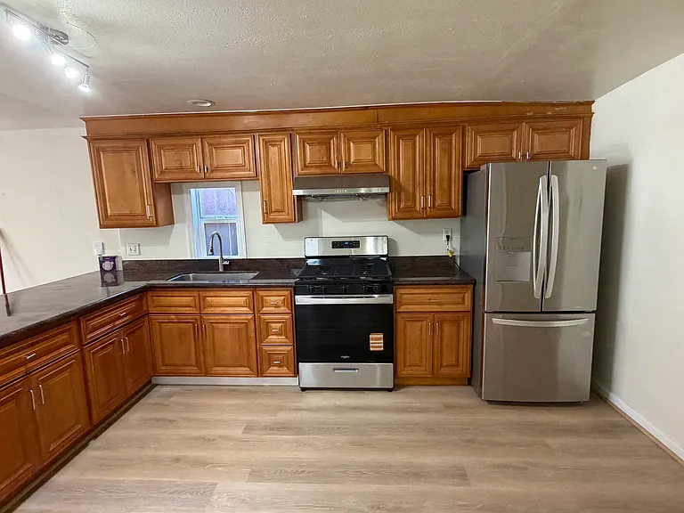 1930 Irving Ave #1930 — Photo 12