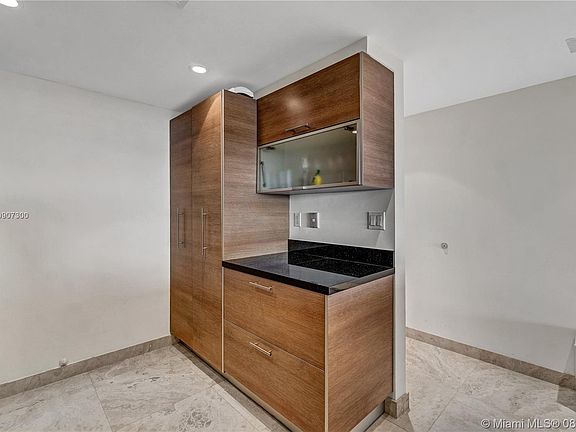 4th image of 2625 Collins Ave APT 1808