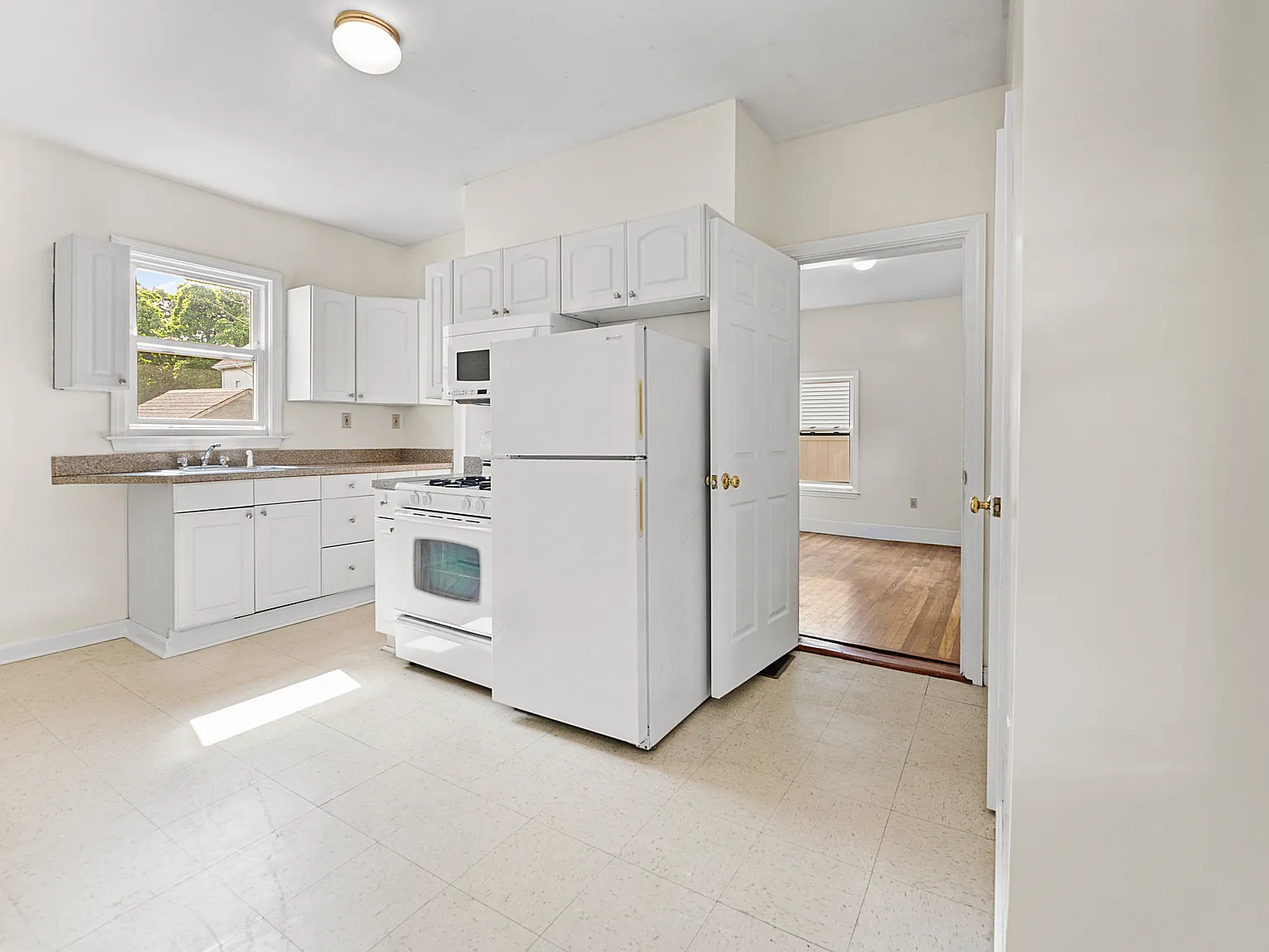 2 bed, 890 sqft, $2,250 — Photo 4