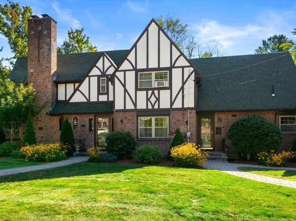 7 Old Brook Dr, Worcester, MA 01609