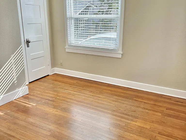 242 N Sierra Ave — Photo 16