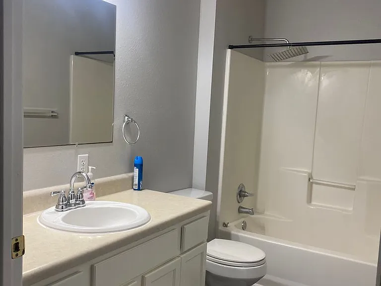 601 N Bastrop St — Photo 1
