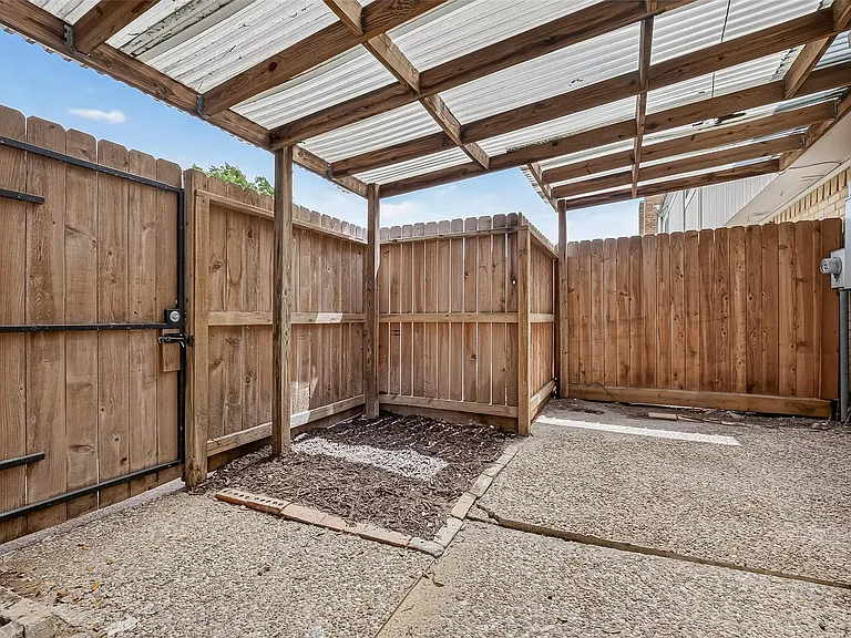 10383 Briar Forest Dr — Photo 44