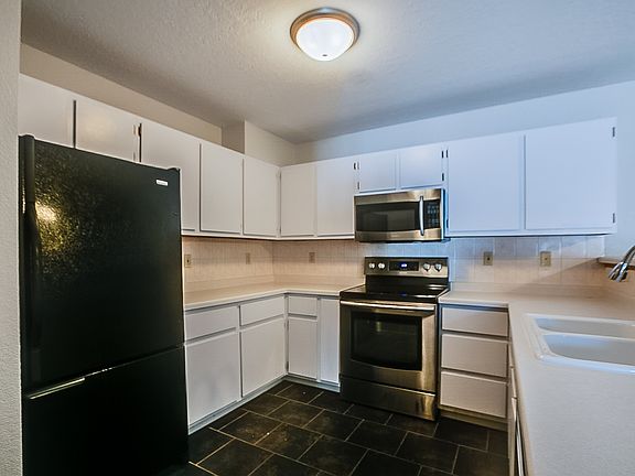 3rd image of 6155 Courtly Alcove