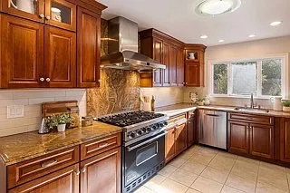 439 Valencia Dr — Photo 2