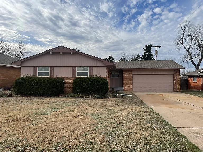 2505 Cherokee Dr — Photo 1